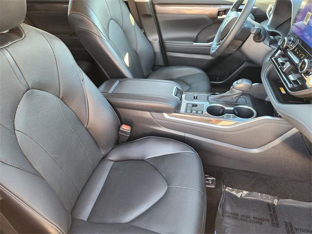 used 2023 Toyota Highlander Hybrid car, priced at $41,592