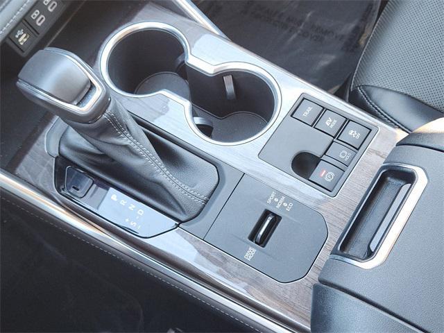 used 2023 Toyota Highlander Hybrid car, priced at $41,592