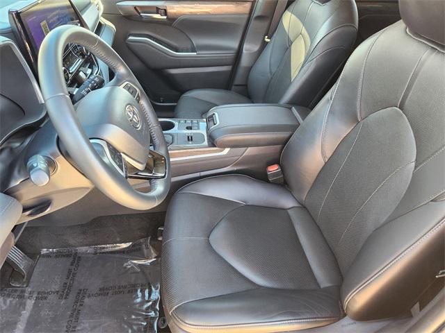 used 2023 Toyota Highlander Hybrid car, priced at $41,592