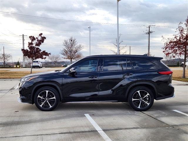 used 2021 Toyota Highlander car, priced at $36,492