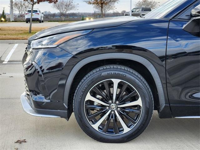 used 2021 Toyota Highlander car, priced at $36,492