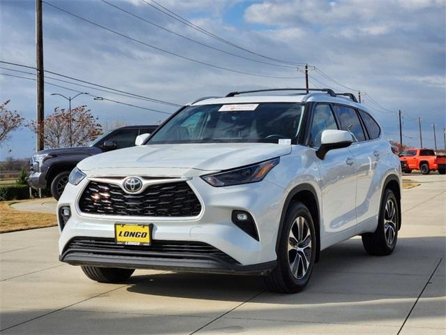 used 2022 Toyota Highlander car, priced at $33,491