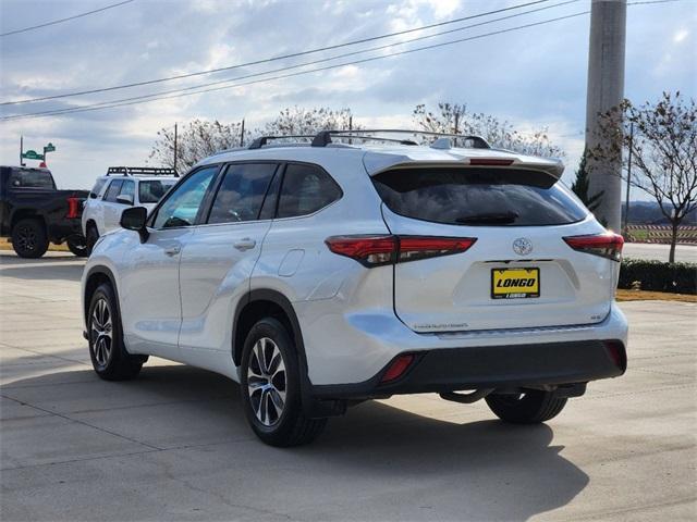 used 2022 Toyota Highlander car, priced at $33,491