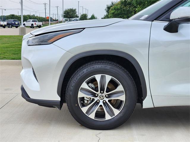 used 2022 Toyota Highlander Hybrid car, priced at $37,991