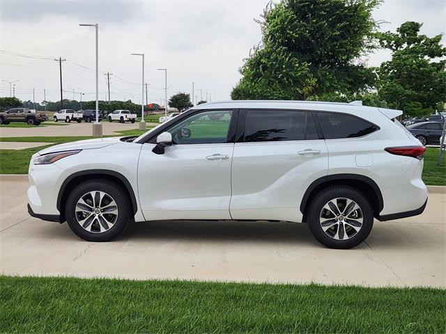 used 2022 Toyota Highlander Hybrid car, priced at $37,991