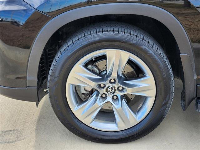 used 2018 Toyota Highlander car, priced at $25,991