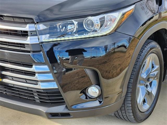 used 2018 Toyota Highlander car, priced at $25,991