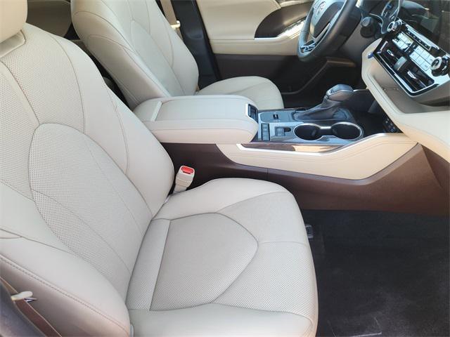 used 2022 Toyota Highlander Hybrid car, priced at $36,991