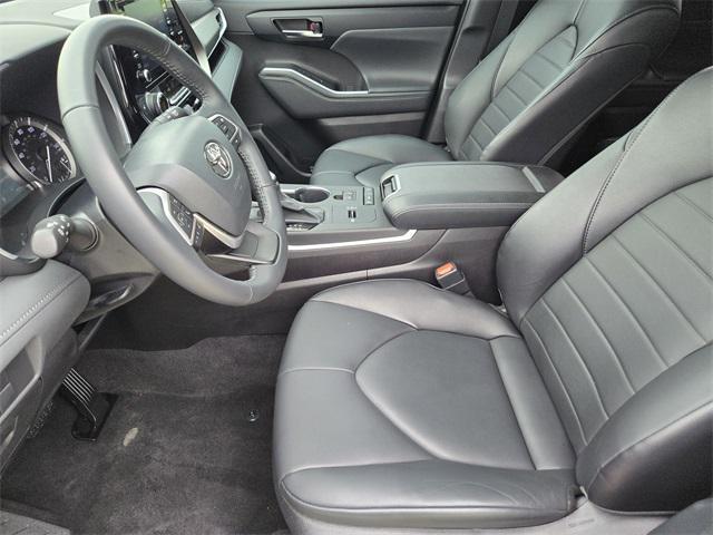 used 2022 Toyota Highlander car, priced at $37,991