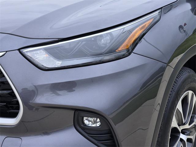 used 2022 Toyota Highlander car, priced at $37,991