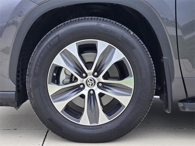 used 2022 Toyota Highlander car, priced at $37,991