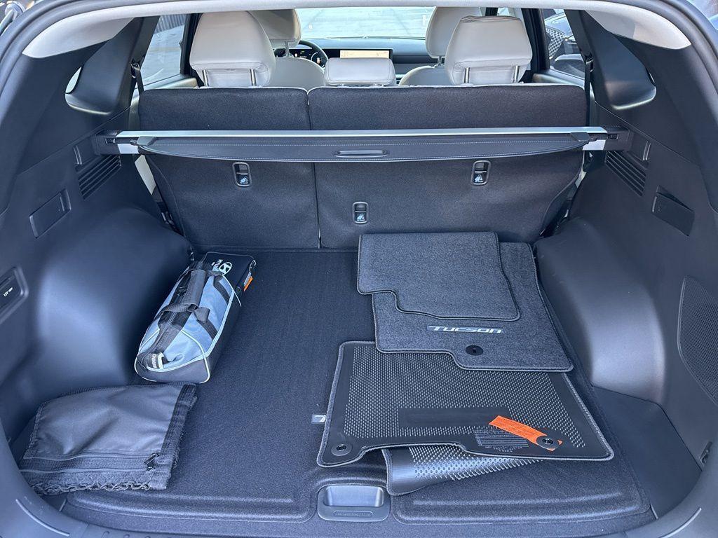 new 2026 Hyundai TUCSON Hybrid car, priced at $38,472