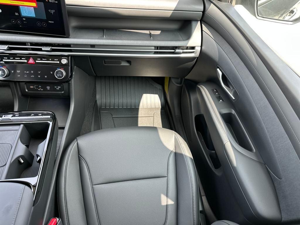new 2025 Hyundai TUCSON Hybrid car, priced at $31,628