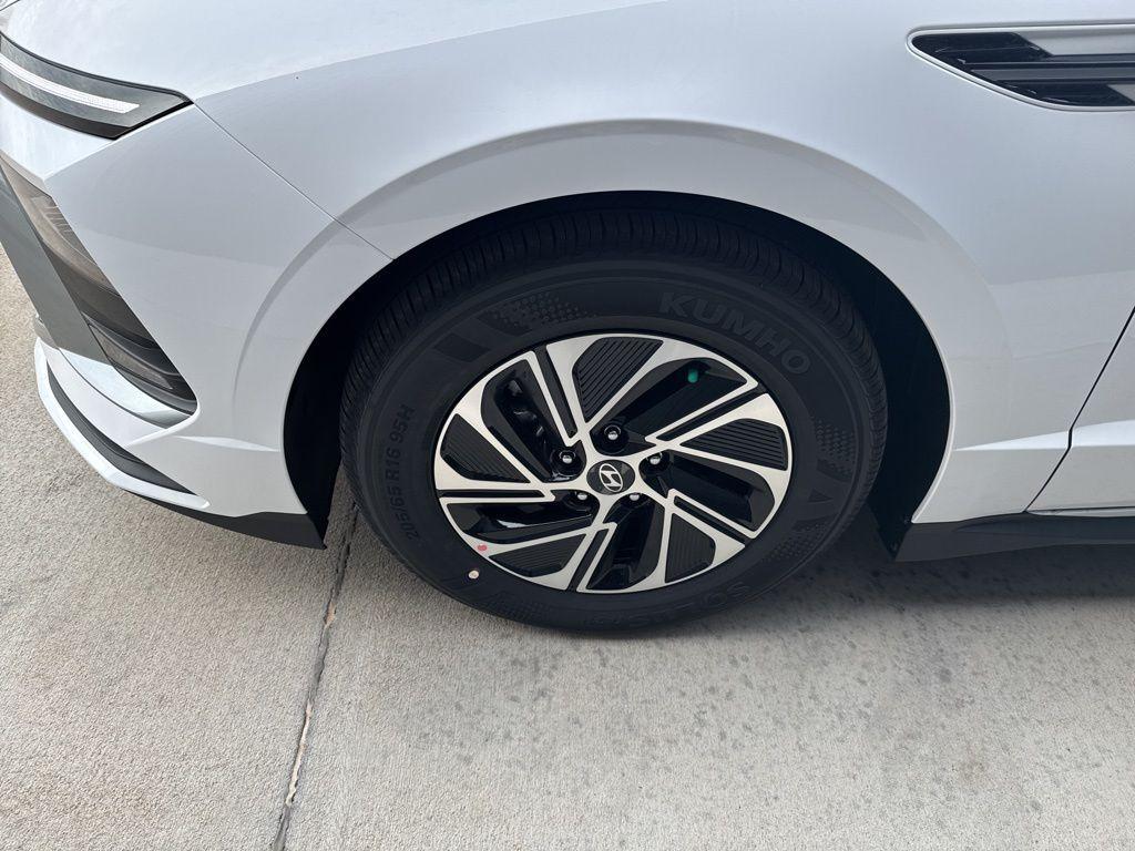 new 2026 Hyundai Sonata Hybrid car, priced at $31,350