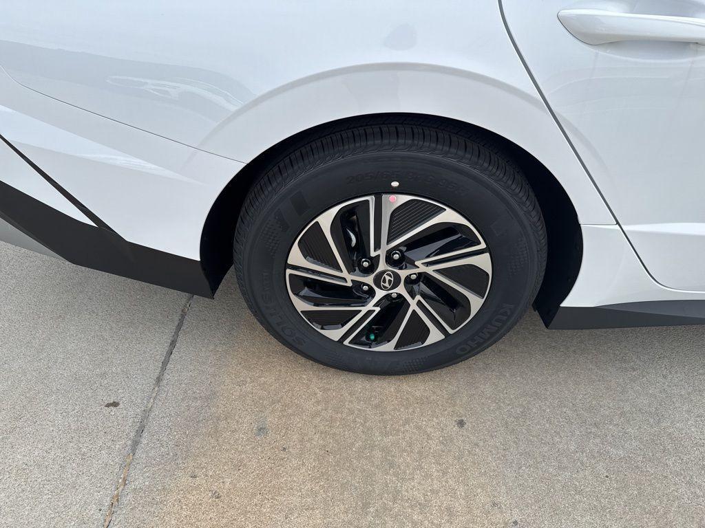 new 2026 Hyundai Sonata Hybrid car, priced at $31,350