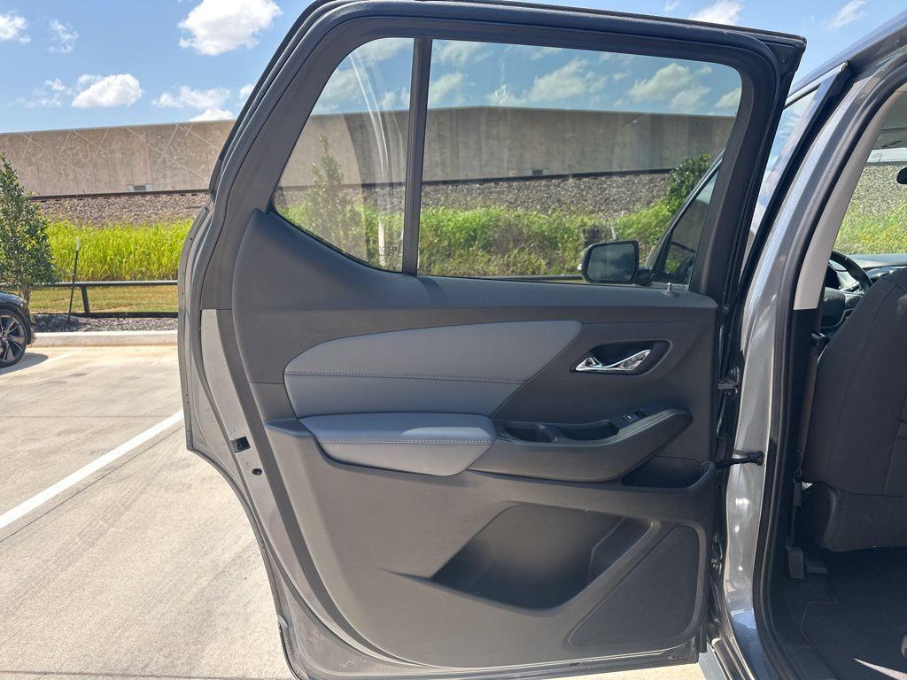 used 2021 Chevrolet Traverse car, priced at $24,623