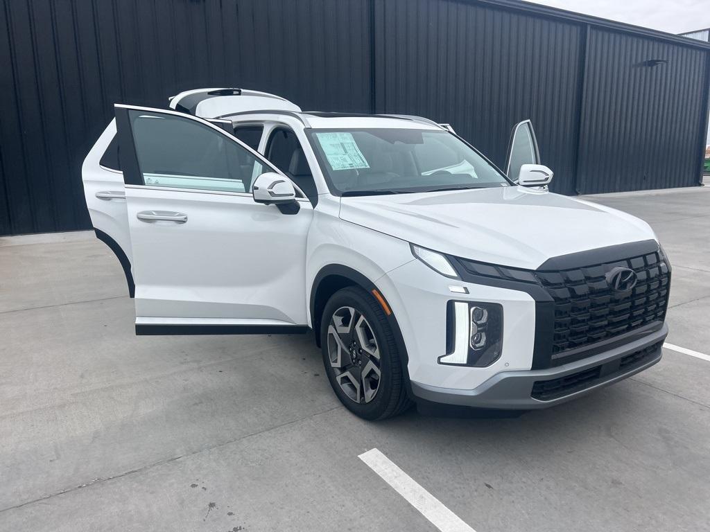 new 2025 Hyundai Palisade car, priced at $40,620