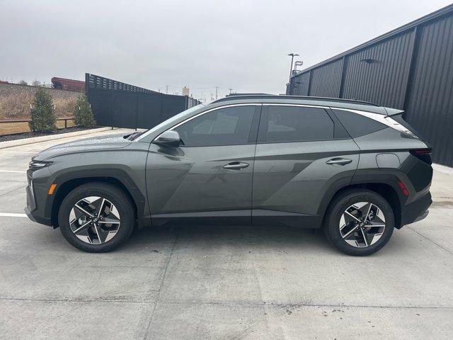 new 2025 Hyundai TUCSON Hybrid car, priced at $33,259