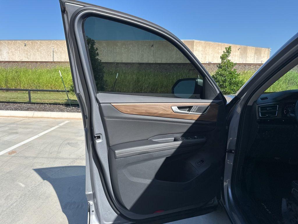 used 2024 Volkswagen Atlas car, priced at $34,273