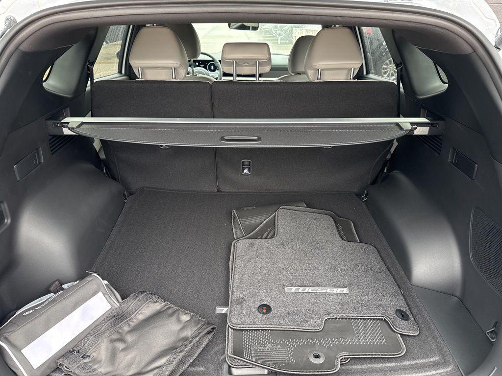 new 2026 Hyundai TUCSON Hybrid car, priced at $39,142
