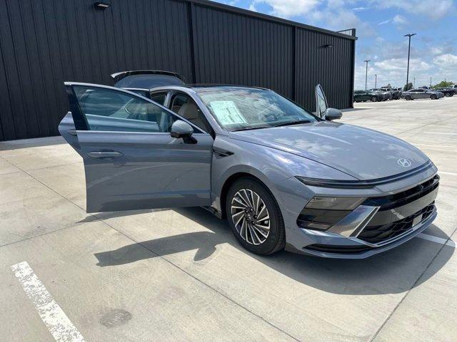 new 2025 Hyundai Sonata Hybrid car, priced at $32,411