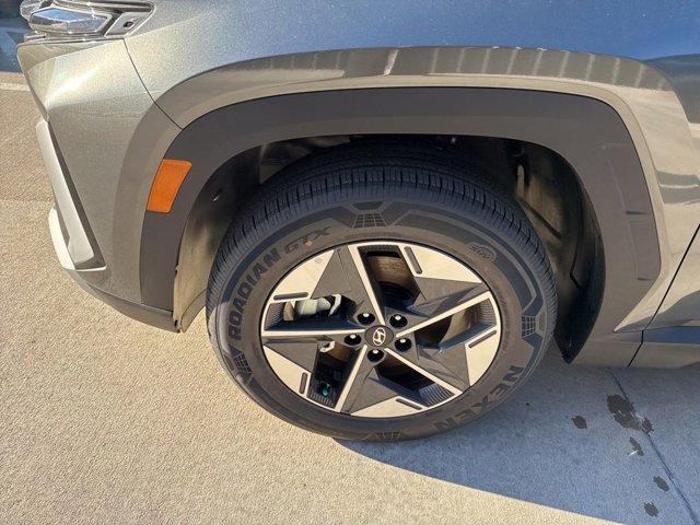 new 2026 Hyundai TUCSON Hybrid car, priced at $33,382