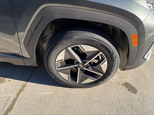 new 2026 Hyundai TUCSON Hybrid car, priced at $33,382