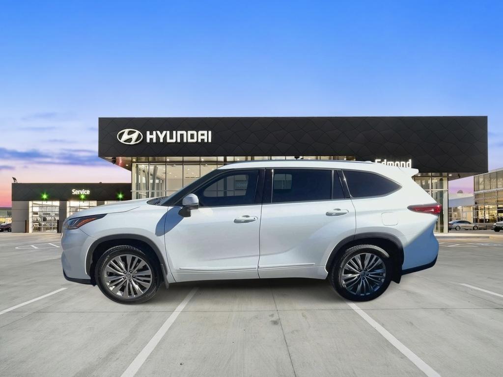 used 2022 Toyota Highlander Hybrid car, priced at $40,875