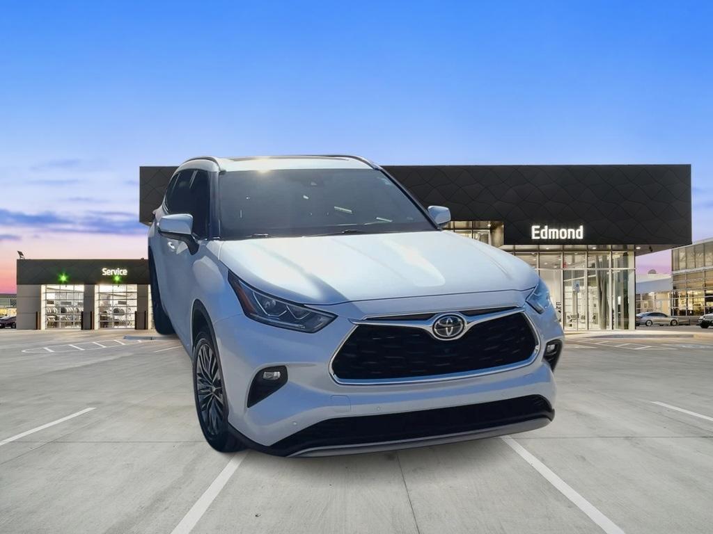 used 2022 Toyota Highlander Hybrid car, priced at $40,875