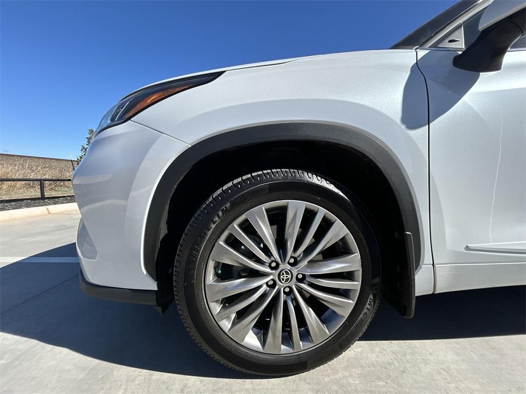 used 2022 Toyota Highlander Hybrid car, priced at $40,875