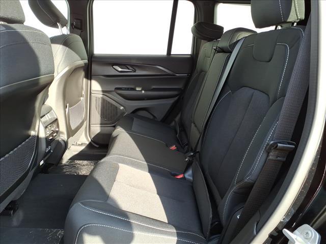 new 2025 Jeep Grand Cherokee car, priced at $37,890