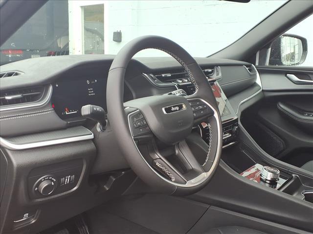 new 2025 Jeep Grand Cherokee car, priced at $37,890