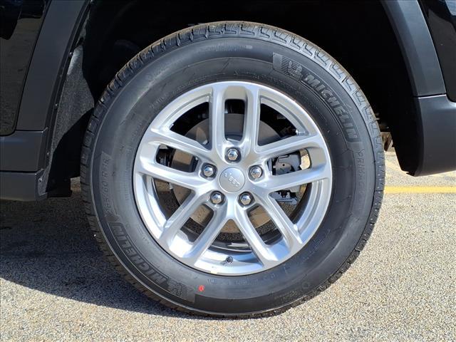 new 2025 Jeep Grand Cherokee car, priced at $36,390