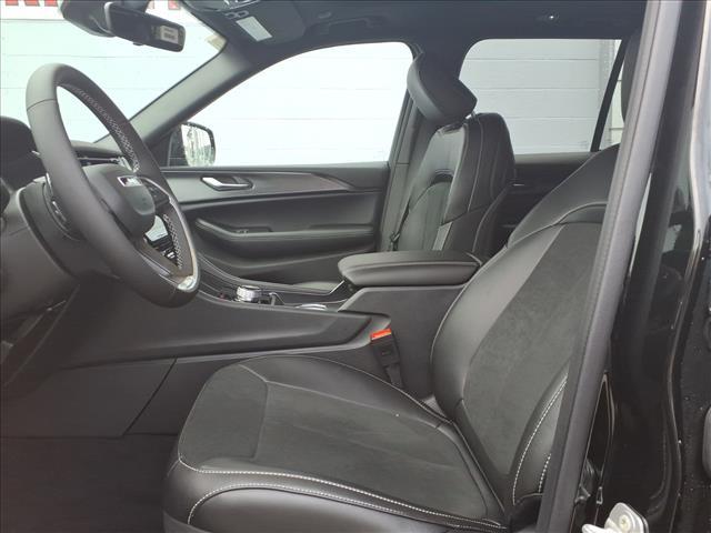 new 2025 Jeep Grand Cherokee car, priced at $41,547