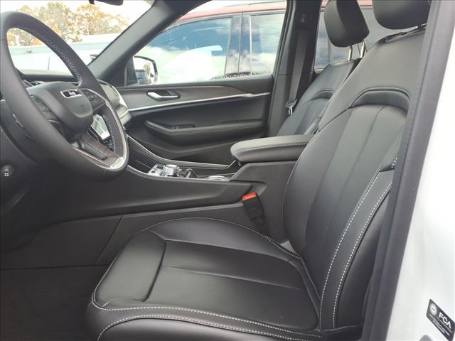 new 2025 Jeep Grand Cherokee car, priced at $47,838