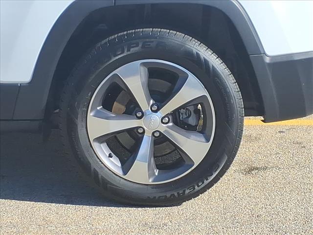 used 2019 Jeep Cherokee car, priced at $18,788