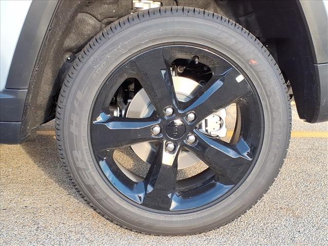 new 2025 Jeep Grand Cherokee car, priced at $41,547