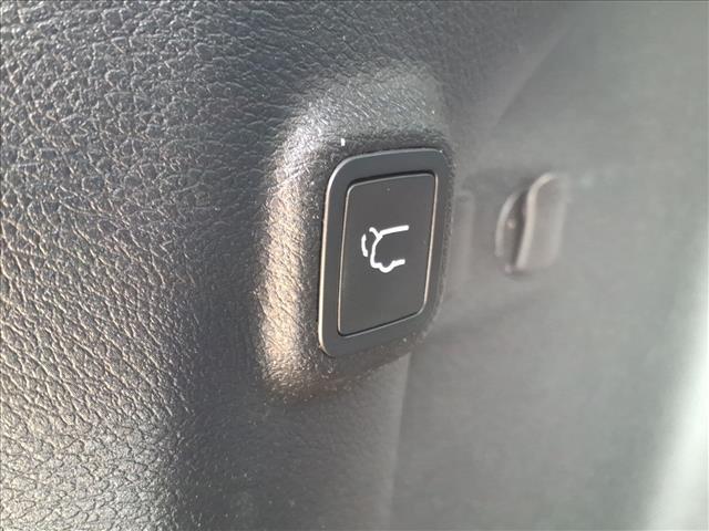 used 2019 Jeep Cherokee car, priced at $13,998