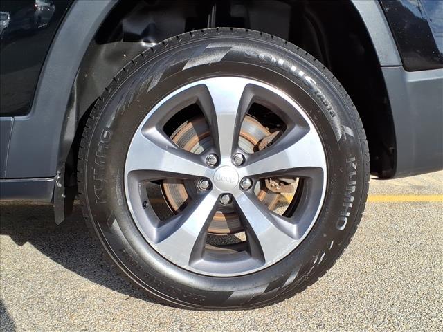 used 2019 Jeep Cherokee car, priced at $13,998