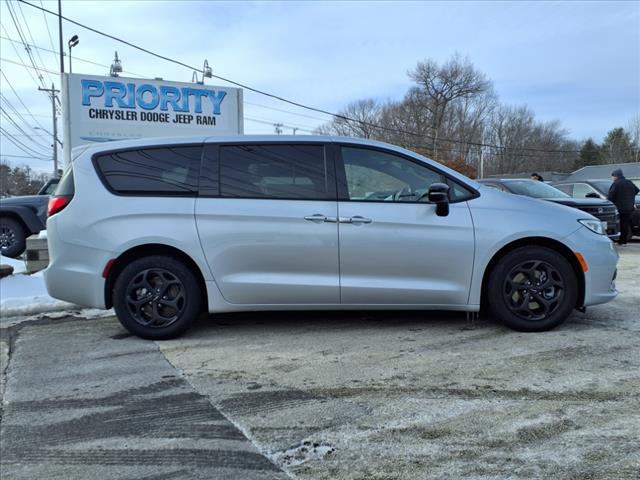 used 2023 Chrysler Pacifica Hybrid car, priced at $38,998