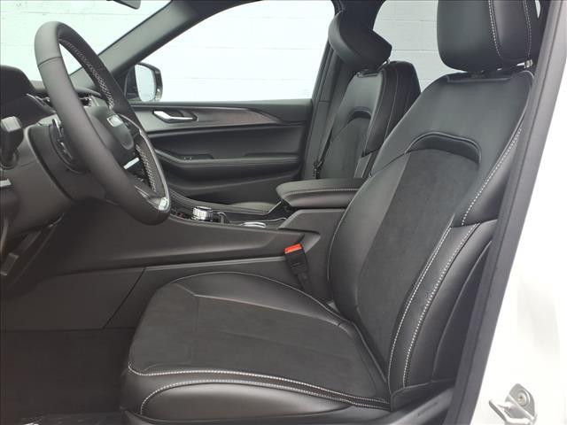 new 2025 Jeep Grand Cherokee car, priced at $42,029