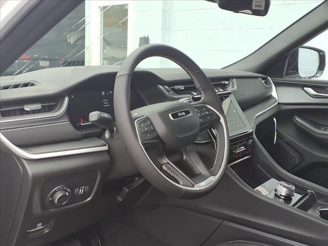 new 2025 Jeep Grand Cherokee car, priced at $42,029