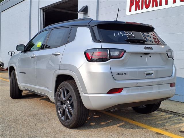 new 2025 Jeep Compass car, priced at $32,998