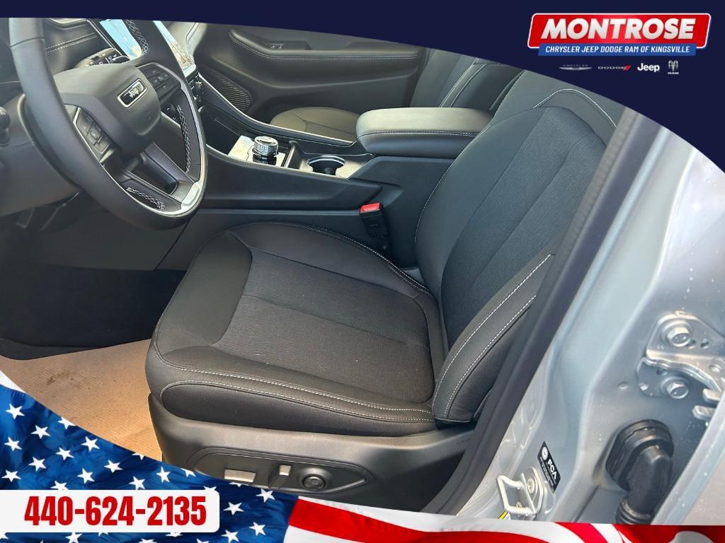 new 2025 Jeep Grand Cherokee car, priced at $38,754