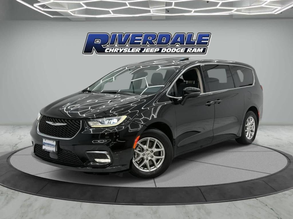 used 2024 Chrysler Pacifica car, priced at $27,549