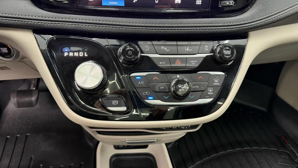 used 2024 Chrysler Pacifica car, priced at $27,549