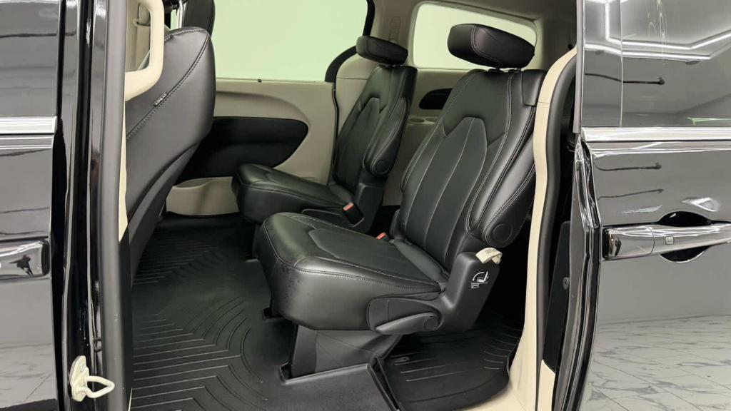 used 2024 Chrysler Pacifica car, priced at $27,549