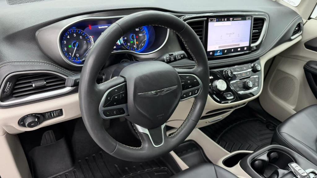 used 2024 Chrysler Pacifica car, priced at $27,549