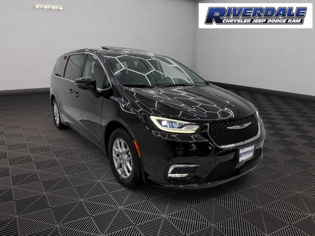 used 2024 Chrysler Pacifica car, priced at $27,549