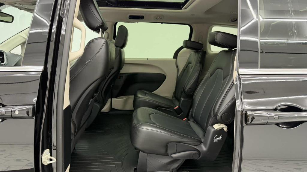 used 2024 Chrysler Pacifica car, priced at $27,549